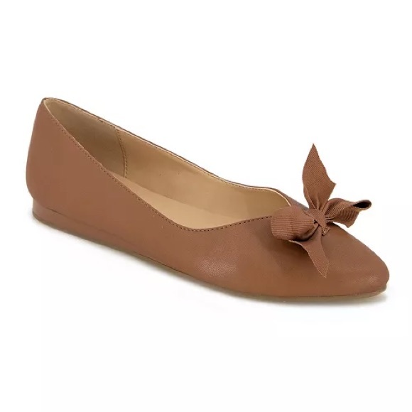 NWOB~ KENNETH COLE REACTION Lily Bow
Pointed Toe Flat SIZE 6 - Picture 1 of 5